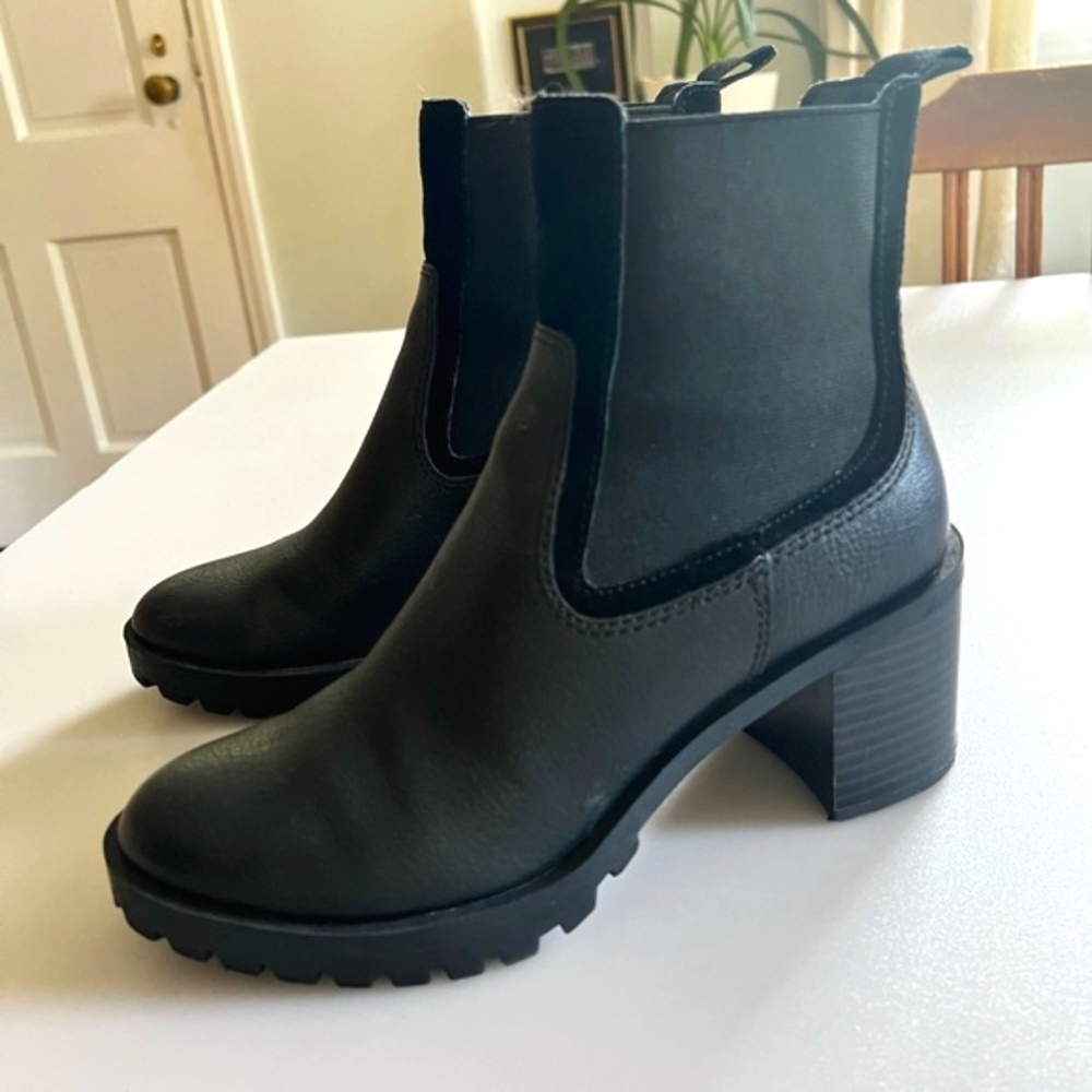 Dolce Vita Women's Black Comfy Faux Leather Booties. Size 8.
